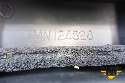 Накладка порога внутренняя переднего правого (MN124828) для Mitsubishi Outlander с 2002-2009г