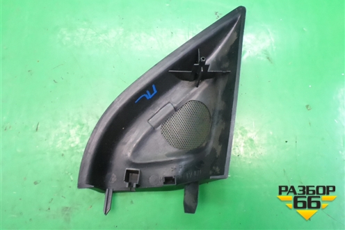 Накладка двери передней левой уголок (MR456047) для Mitsubishi Outlander с 2002-2009г