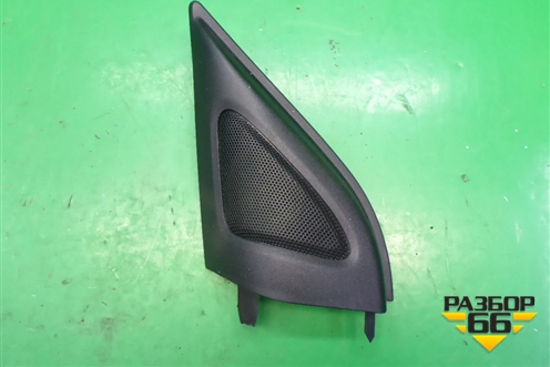Накладка двери передней левой уголок (MR456047) для Mitsubishi Outlander с 2002-2009г