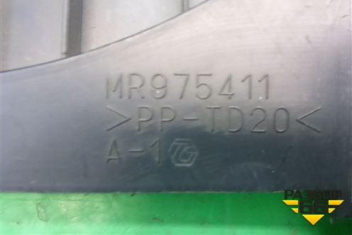 Накладка внутренняя консоли передняя (MR975411) для Mitsubishi Outlander с 2002-2009г