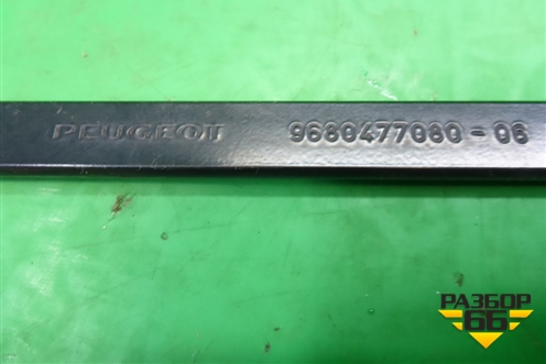 Поводок стеклоочистителя левый (9680477080) для Peugeot 408 с 2012г