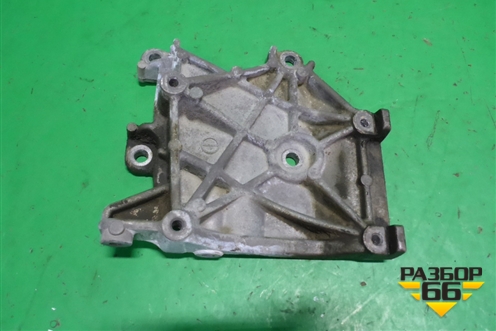 Кронштейн компрессора кондиционера (MR360566) для Mitsubishi Lancer-9  с 2003-2008г