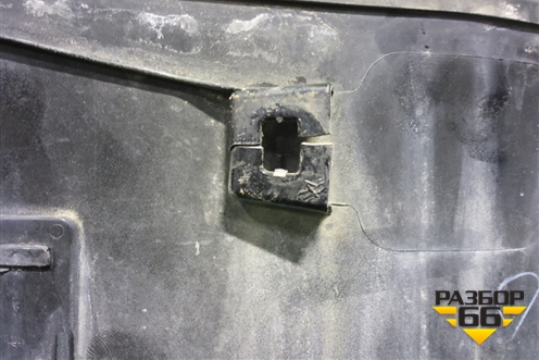 Накладка двери багажника нижняя правая (7680542010) для Toyota Rav-4 с 2006-2013г