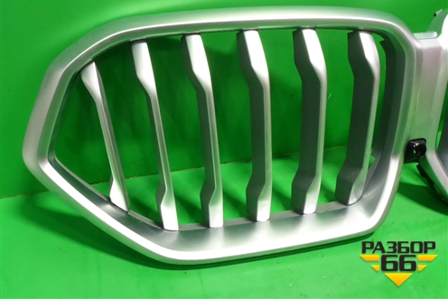 Решетка радиатора (под камеру) (51138494884) для BMW X6 G06 с 2019г