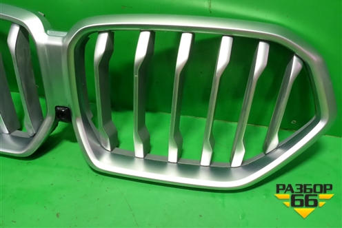 Решетка радиатора (под камеру) (51138494884) для BMW X6 G06 с 2019г