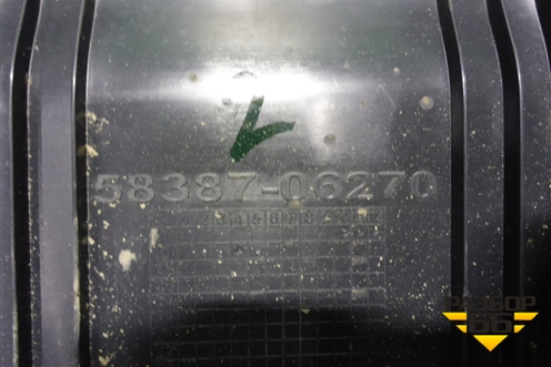 Обшивка багажника на заднюю панель (5838706270) для Toyota Camry V70 с 2017г