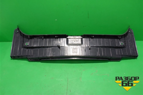 Обшивка багажника на заднюю панель (5838706270) для Toyota Camry V70 с 2017г