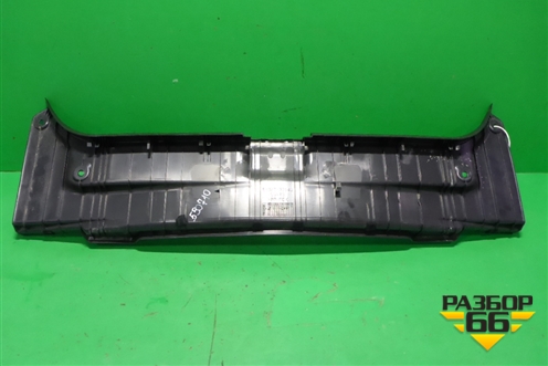 Обшивка багажника на заднюю панель (5838733140) для Toyota Camry V70 с 2017г