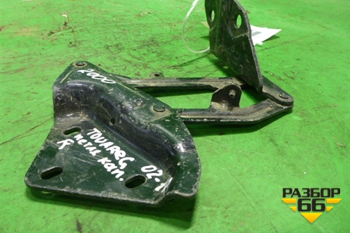 Петля капота правая (7L6823302B) для Volkswagen Touareg c 2002-2010г