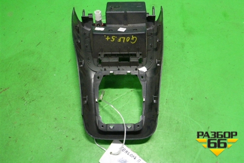 Накладка внутренняя (на кулису МКПП) (5N1857961A) для Volkswagen Golf V Plus с 2005-2014г