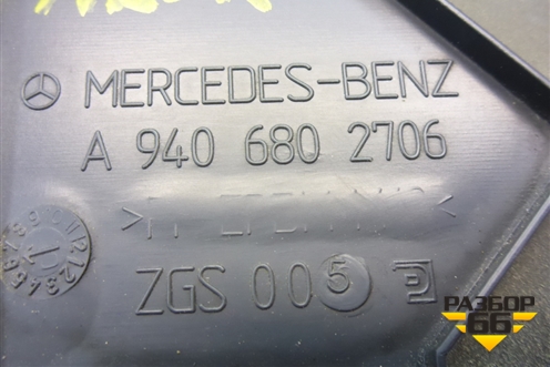 Накладка на торпедо  (левая боковая) (A9406802706) для Mercedes Benz  TRUCK Axor 2 с 2004г