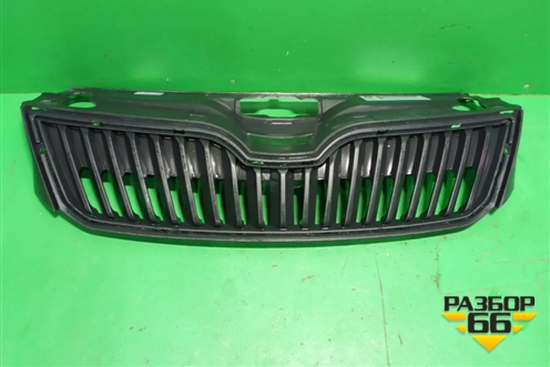 Решетка радиатора (5JA853668) для Skoda Rapid с 2013г