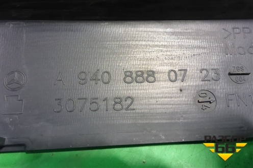 Решетка в капот правая  (верхняя) (A9408880723) для Mercedes Benz  TRUCK Axor 2 с 2004г