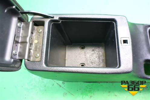 Подлокотник (MR512526) для Mitsubishi Lancer-9  с 2003-2008г