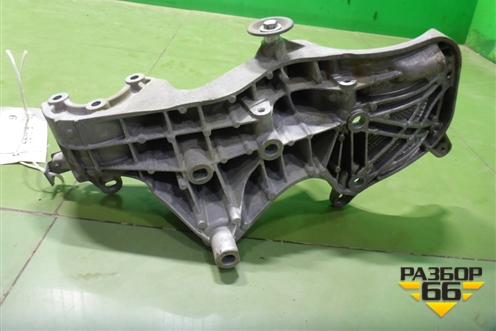 Кронштейн генератора (1.6л K4MA) (688304373R) для Nissan Almera G15 с 2012г