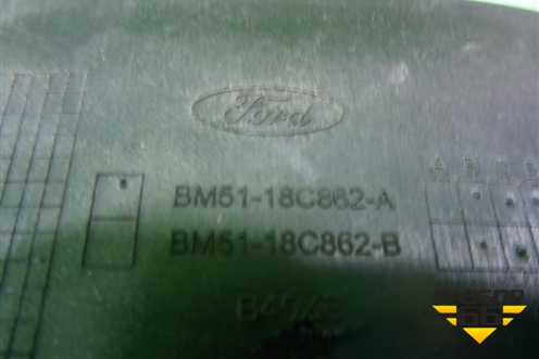 Накладка двери передней правой уголок (BM5118C862A) для Ford Focus 3 с 2011г