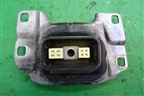 Опора КПП левая (МКПП) (V617M121AB) для Ford Focus 3 с 2011г