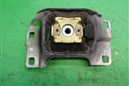 Опора КПП левая (МКПП) (V617M121AB) для Ford Focus 3 с 2011г