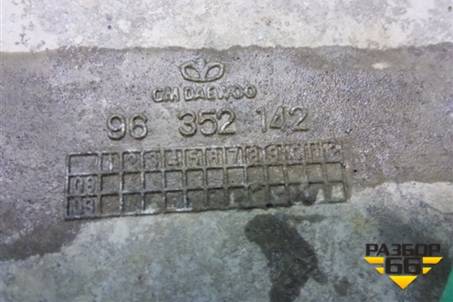 Кронштейн генератора (нижний 1.6л F16D3) (96352142) для Chevrolet Cruze c 2009-2015г