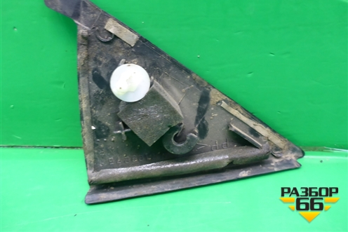 Накладка двери передней левой уголок (MR109273) для Mitsubishi Pajero Sport с 1996-2008г