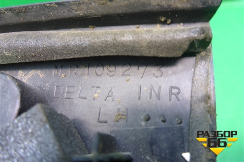 Накладка двери передней левой уголок (MR109273) для Mitsubishi Pajero Sport с 1996-2008г