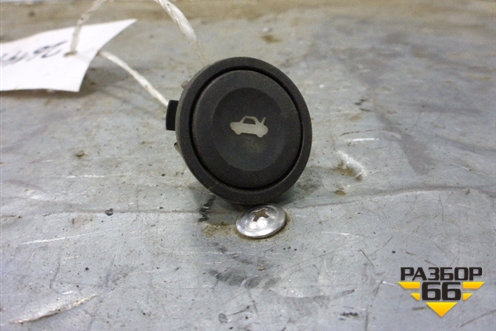 Кнопка открывания багажника для Ford Fiesta с 2001-2008г