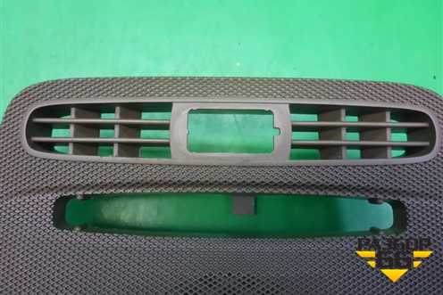 Решетка динамика (на торпедо) (A1646801818) для Mercedes Benz ML-Klass W164 c 2005-2011г