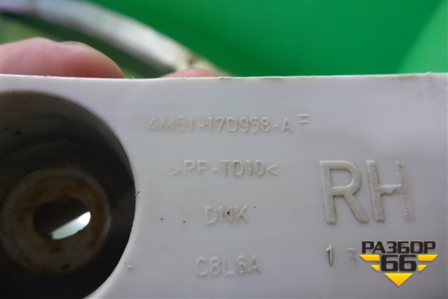 Кронштейн переднего бампера правый (4M5117D958AF) для Ford Focus 2 с 2005-2008г