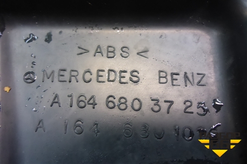 Накладка внутренняя (на моторный щит левая) (A1646803725) для Mercedes Benz ML-Klass W164 c 2005-2011г
