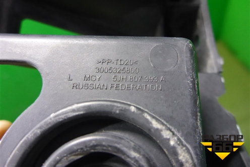 Кронштейн заднего бампера левый (под фонарём) (5JH807393A) для Skoda Rapid с 2013г