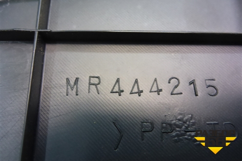 Накладка внутренняя (на заднюю полку) (MR444215) для Mitsubishi Lancer-9  с 2003-2008г