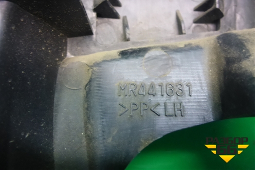 Накладка двери передней левой уголок (MR441633) для Mitsubishi Lancer-9  с 2003-2008г
