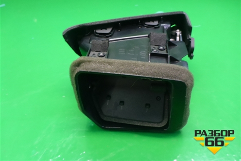 Дефлектор воздушный левый (687614BA0A) для Nissan Qashqai (J11E) с 2013г