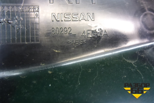 Накладка двери передней правой уголок (802924EA2A) для Nissan Qashqai (J11E) с 2013г
