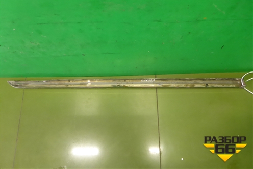 Накладка двери передней правой (7573448010) для Toyota Highlander с 2007-2013г