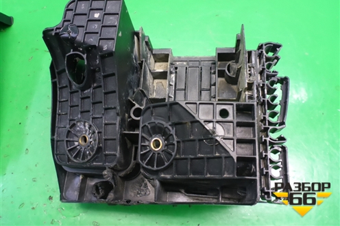 Блок предохранителей подкапотный для Volkswagen Jetta с 2005-2011г