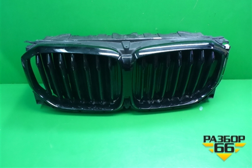 Решетка радиатора (под камеру) (5113226775) для BMW X5 G05 с 2018г