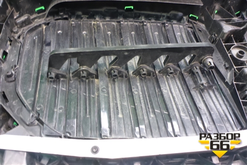 Решетка радиатора (под камеру) (5113226775) для BMW X5 G05 с 2018г