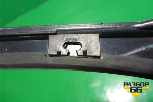 Накладка стекла заднего левого (757240K070) для Toyota Fortuner с 2016г