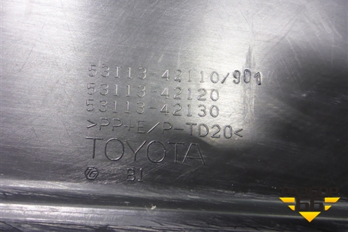 Решетка в передний бампер центральная (5311342110) для Toyota Rav-4 с 2018г