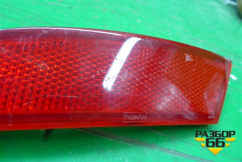 Отражатель в задний бампер левый (BM51515C0AE) для Ford Focus 3 с 2011г