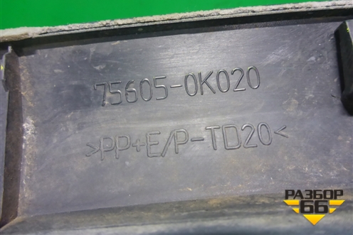 Накладка заднего крыла правого (756050K020) для Toyota Fortuner с 2016г