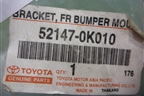Кронштейн переднего бампера центральный (новый) (521470K010) для Toyota Hilux с 2005-2015г