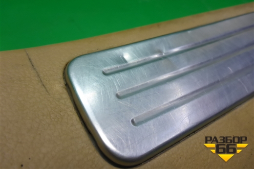 Накладка порога внутренняя правая (7L0853370) для Porsche Cayenne с 2003-2010г