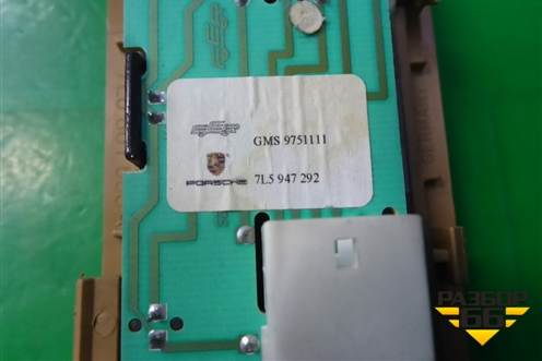 Плафон салонный боковой (правый) (7L5947292) для Porsche Cayenne с 2003-2010г