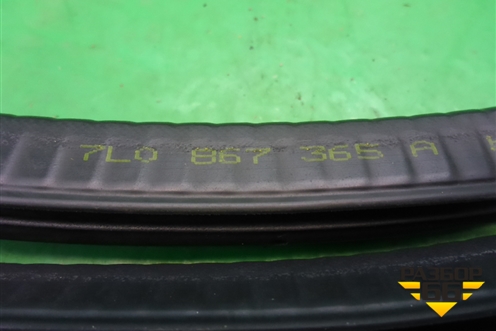 Уплотнитель двери передней левой (7L0867365A) для Porsche Cayenne с 2003-2010г