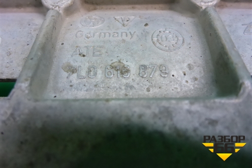 Кронштейн компрессора пневматической подвески (7L0616879) для Porsche Cayenne с 2003-2010г