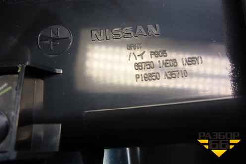 Дефлектор воздушный центральный (правый руль) (687501AA0A) для Nissan Murano (Z51) с 2007-2015г