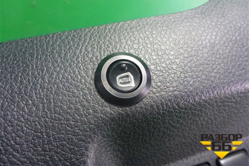 Накладка на торпедо (над коленями водителя правый руль) (681061AE0A) для Nissan Murano (Z51) с 2007-2015г