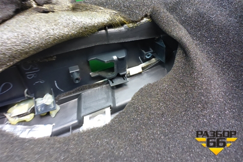 Обшивка двери передней правой под электрику для Mazda CX 7 с 2006-2012г